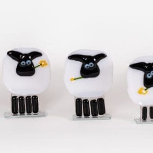 Sau på stett med Blomst